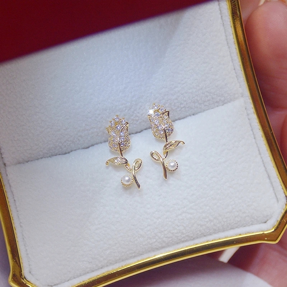 14k gold diamond rose earrings - Picture 3 of 4